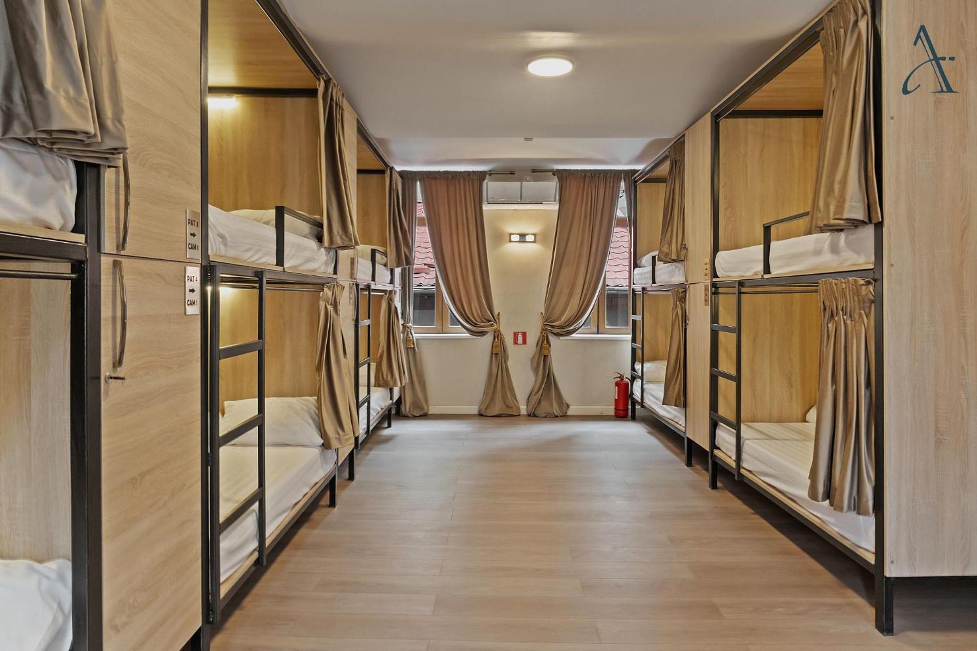 Ramana Garden Hostel - Self-Service Accommodation Букурещ Екстериор снимка